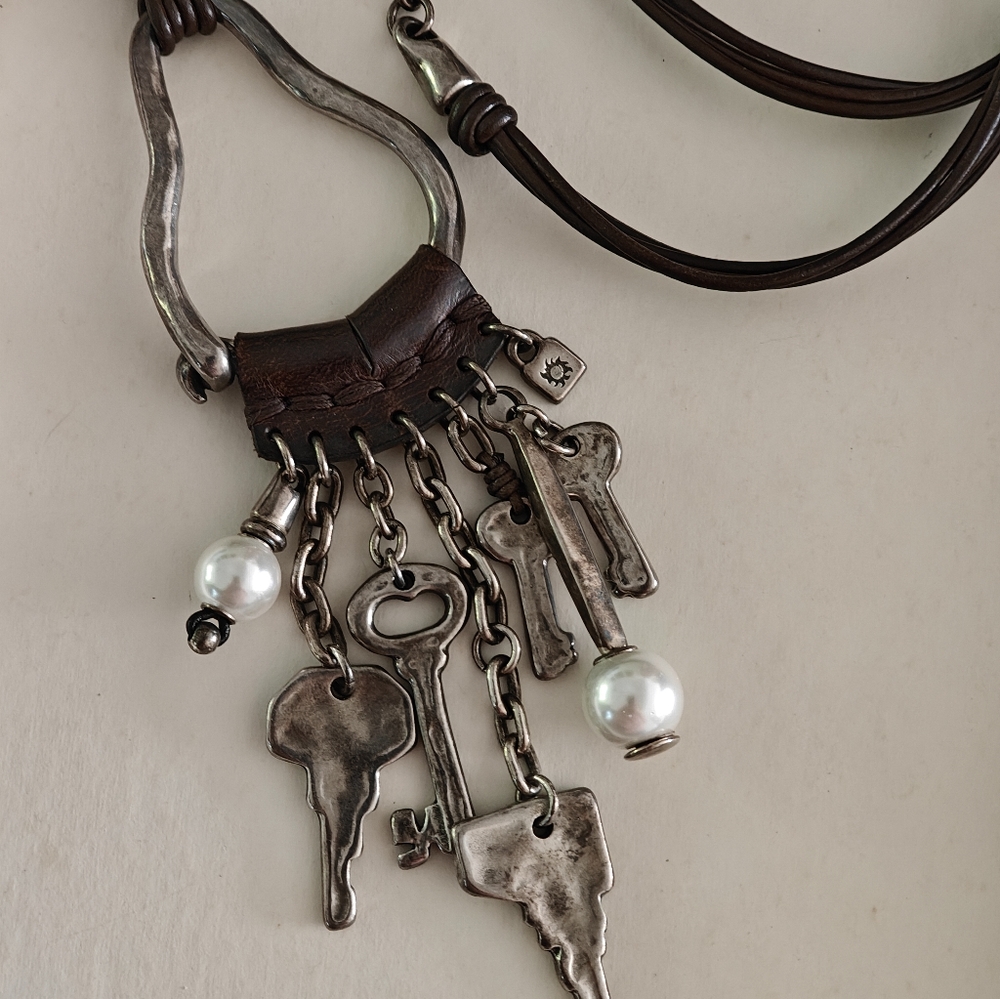 Uno De 50 Man Ojo Long Necklace Brown Leather Cord and Silver Key Charms
